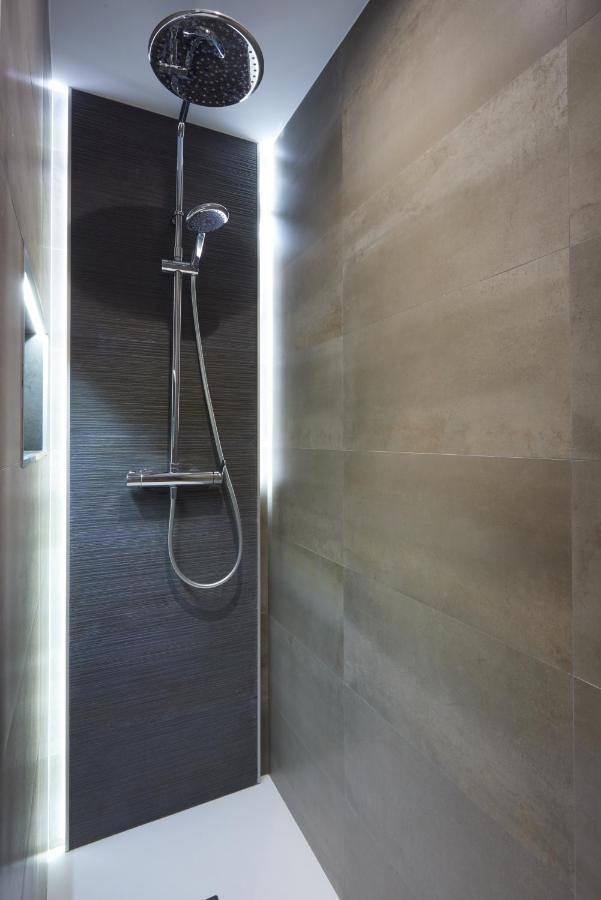 Bright & Modern 2 Bedroom 300m To The - Apartment